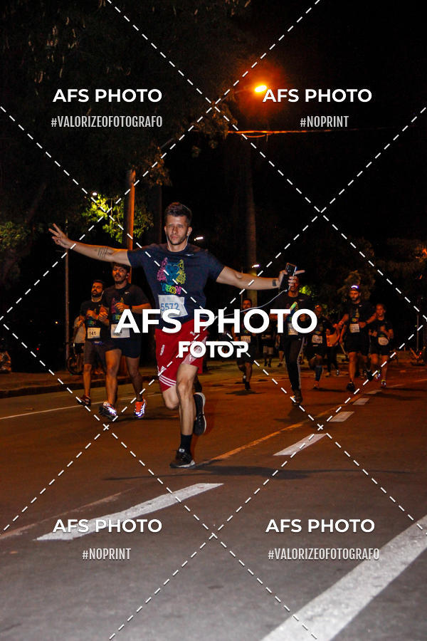Buy your photos of the eventNeon Night Run 2019 - Belo Horizonte on Fotop