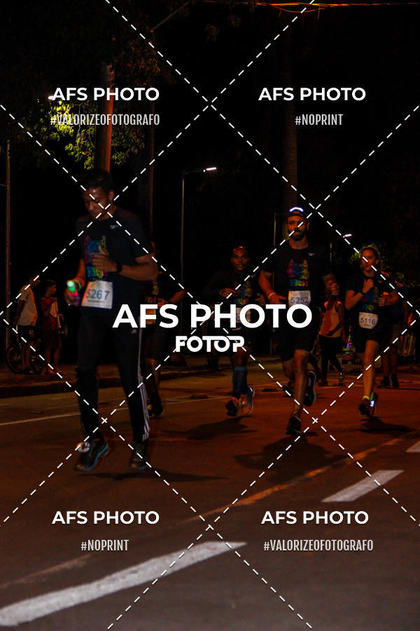 Buy your photos of the eventNeon Night Run 2019 - Belo Horizonte on Fotop
