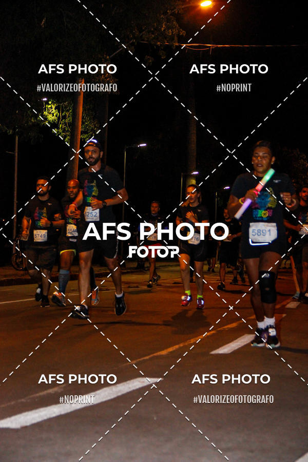 Compra tus fotos del eventoNeon Night Run 2019 - Belo Horizonte En Fotop