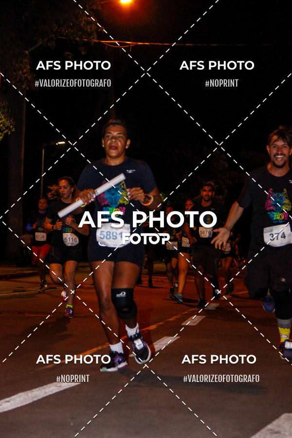 Compra tus fotos del eventoNeon Night Run 2019 - Belo Horizonte En Fotop