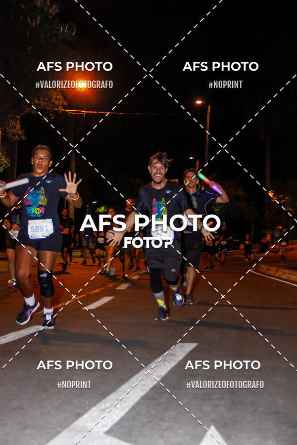Compra tus fotos del eventoNeon Night Run 2019 - Belo Horizonte En Fotop