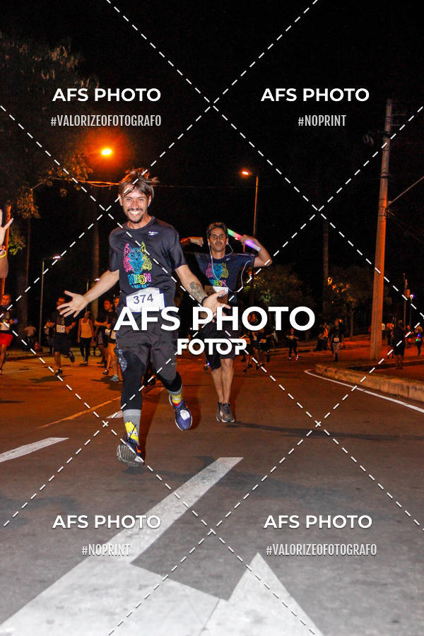 Compra tus fotos del eventoNeon Night Run 2019 - Belo Horizonte En Fotop
