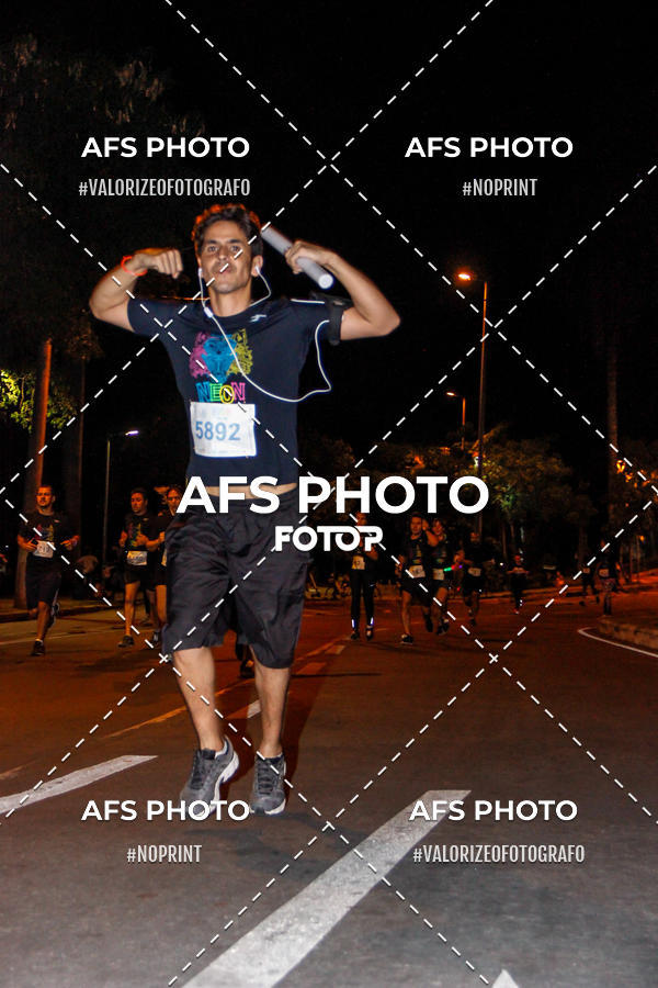 Compra tus fotos del eventoNeon Night Run 2019 - Belo Horizonte En Fotop