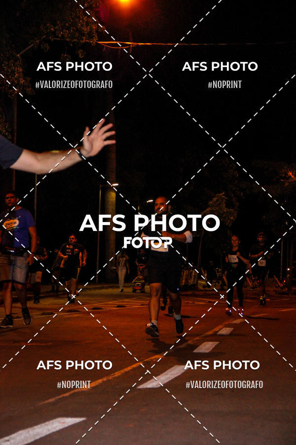 Compra tus fotos del eventoNeon Night Run 2019 - Belo Horizonte En Fotop