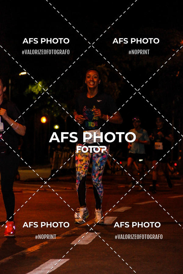 Compra tus fotos del eventoNeon Night Run 2019 - Belo Horizonte En Fotop