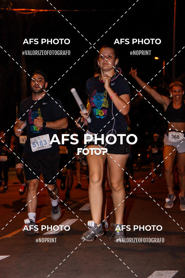 Compre as suas fotos do eventoNeon Night Run 2019 - Belo Horizonte no Fotop