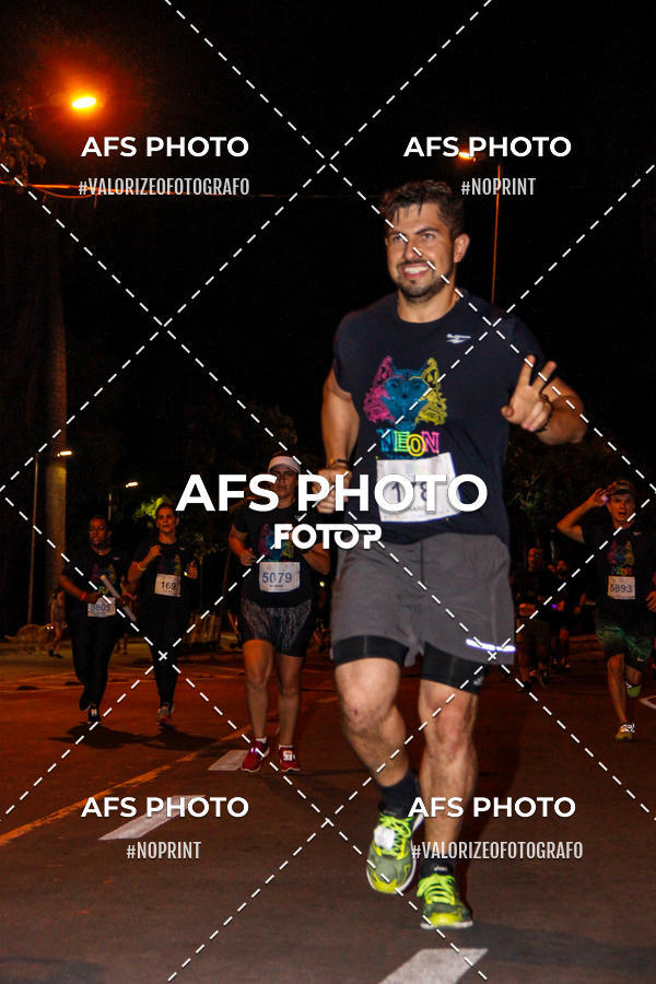 Compre as suas fotos do eventoNeon Night Run 2019 - Belo Horizonte no Fotop