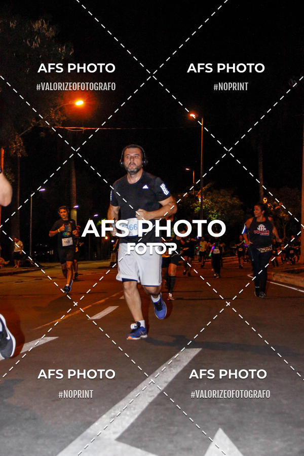 Achetez vos photos de l'vnementNeon Night Run 2019 - Belo Horizonte sur Fotop