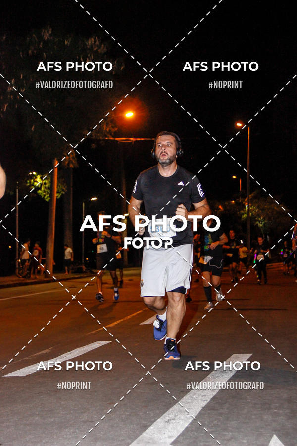 Achetez vos photos de l'vnementNeon Night Run 2019 - Belo Horizonte sur Fotop