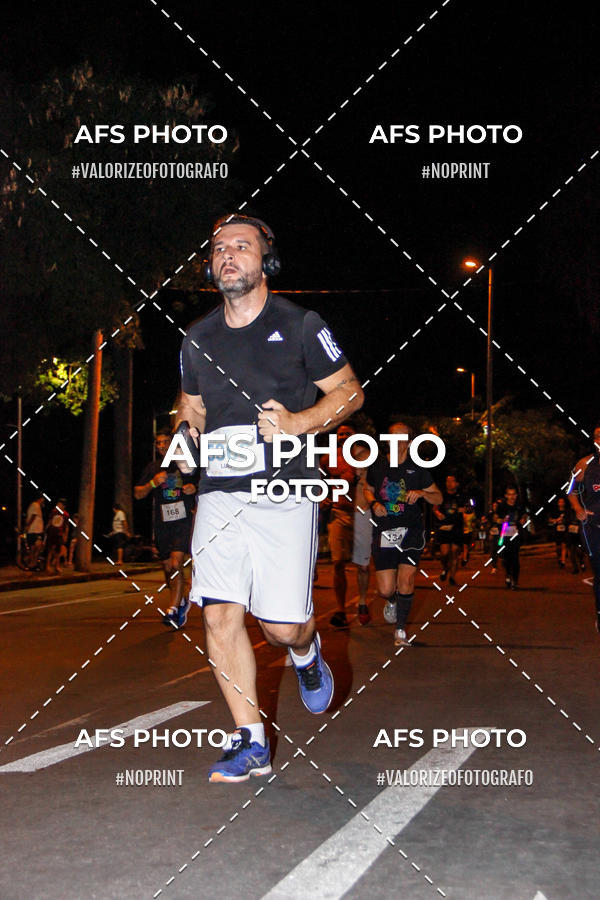 Achetez vos photos de l'vnementNeon Night Run 2019 - Belo Horizonte sur Fotop