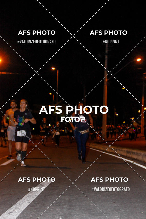 Achetez vos photos de l'vnementNeon Night Run 2019 - Belo Horizonte sur Fotop
