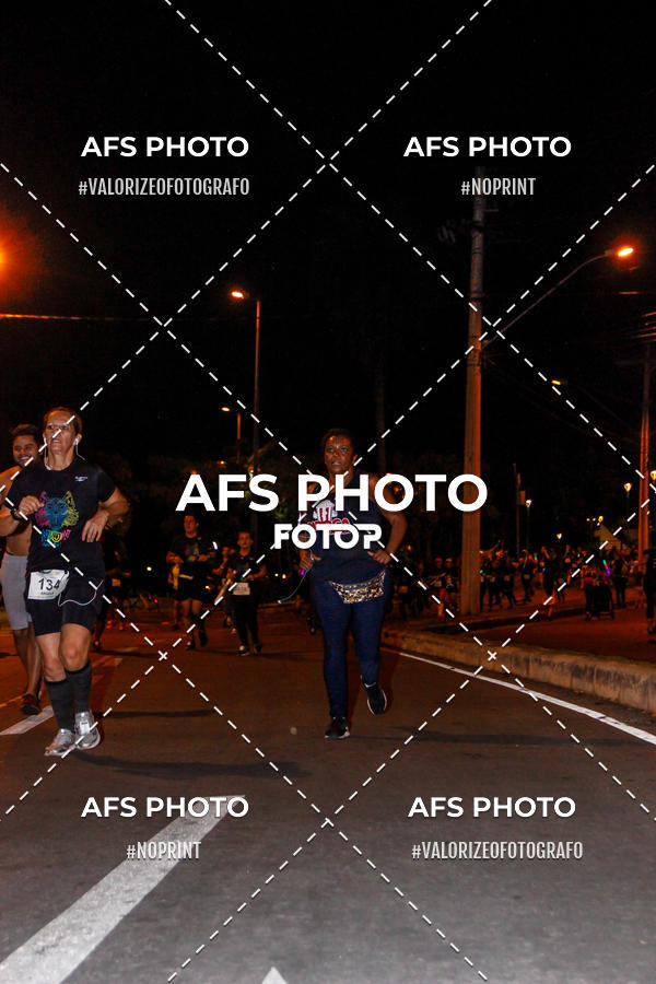 Achetez vos photos de l'vnementNeon Night Run 2019 - Belo Horizonte sur Fotop