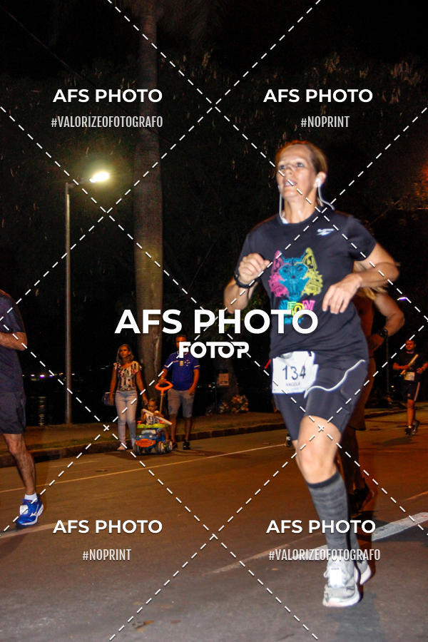 Achetez vos photos de l'vnementNeon Night Run 2019 - Belo Horizonte sur Fotop