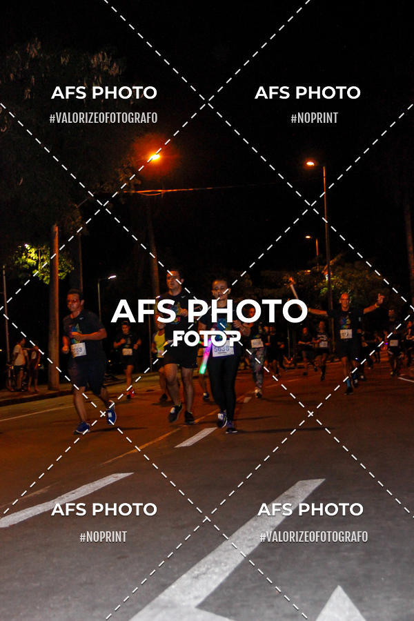 Achetez vos photos de l'vnementNeon Night Run 2019 - Belo Horizonte sur Fotop