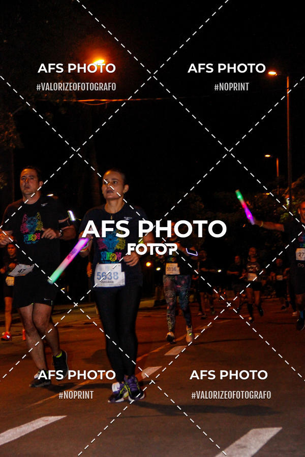 Achetez vos photos de l'vnementNeon Night Run 2019 - Belo Horizonte sur Fotop