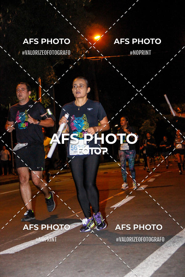 Achetez vos photos de l'vnementNeon Night Run 2019 - Belo Horizonte sur Fotop