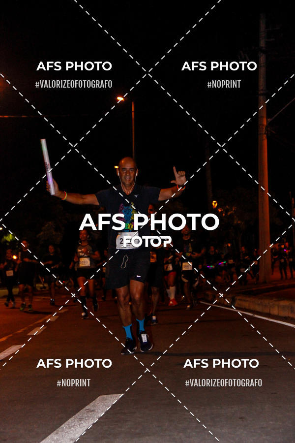 Achetez vos photos de l'vnementNeon Night Run 2019 - Belo Horizonte sur Fotop