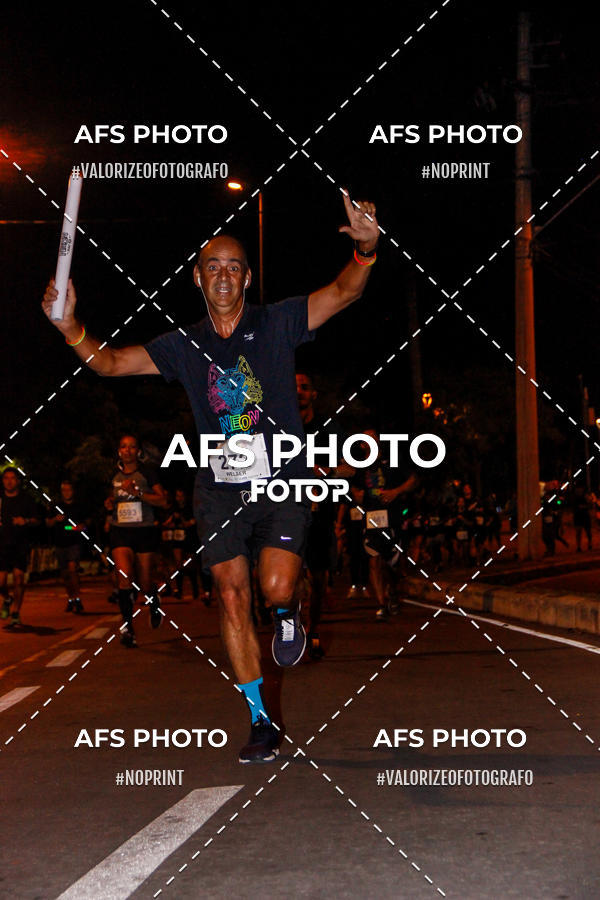 Achetez vos photos de l'vnementNeon Night Run 2019 - Belo Horizonte sur Fotop
