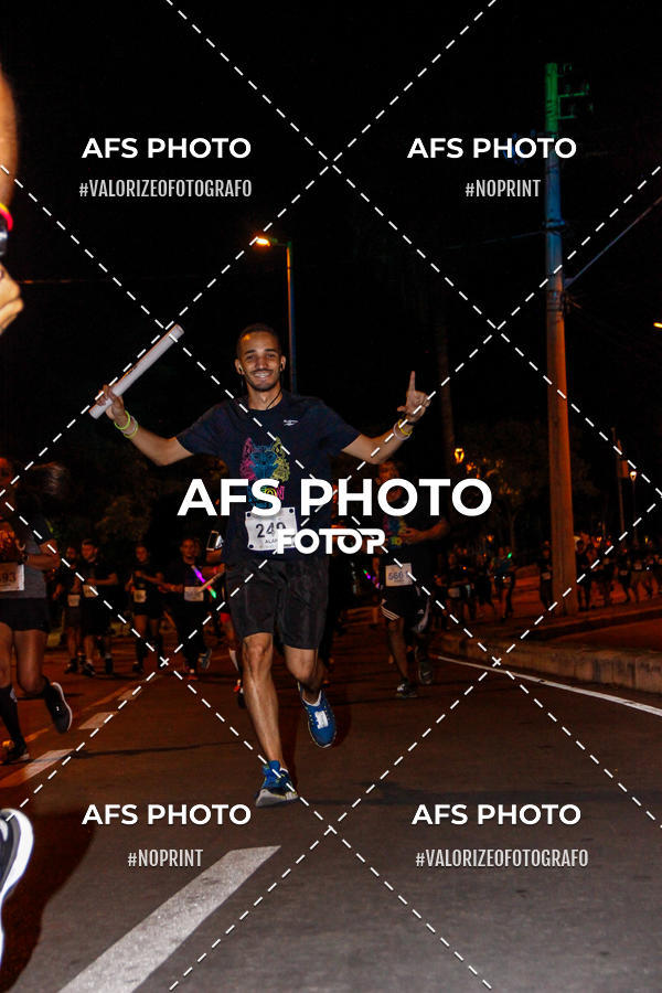 Achetez vos photos de l'vnementNeon Night Run 2019 - Belo Horizonte sur Fotop