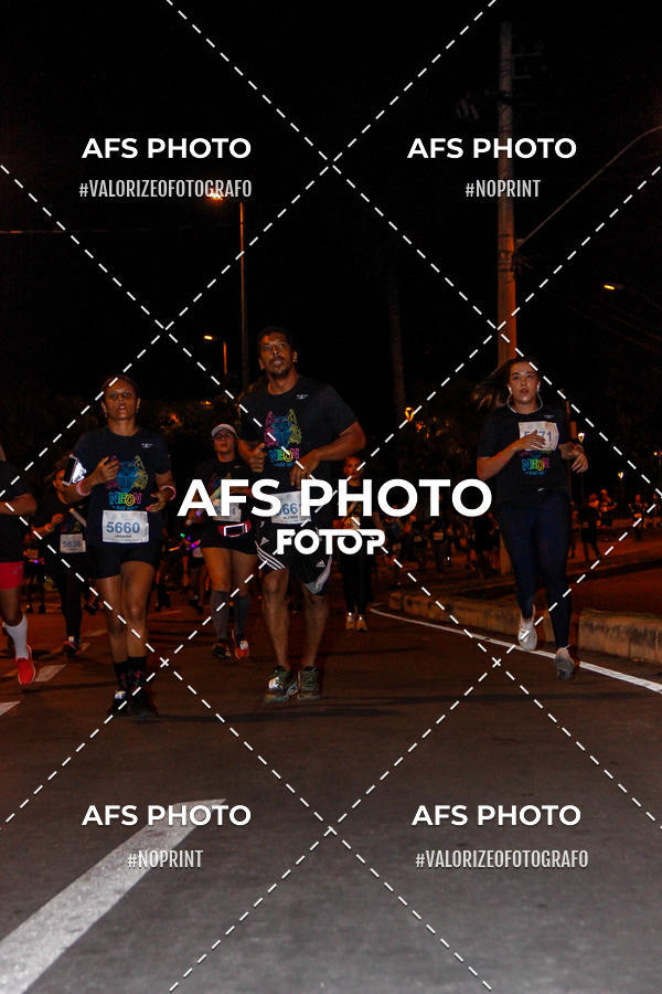 Achetez vos photos de l'vnementNeon Night Run 2019 - Belo Horizonte sur Fotop