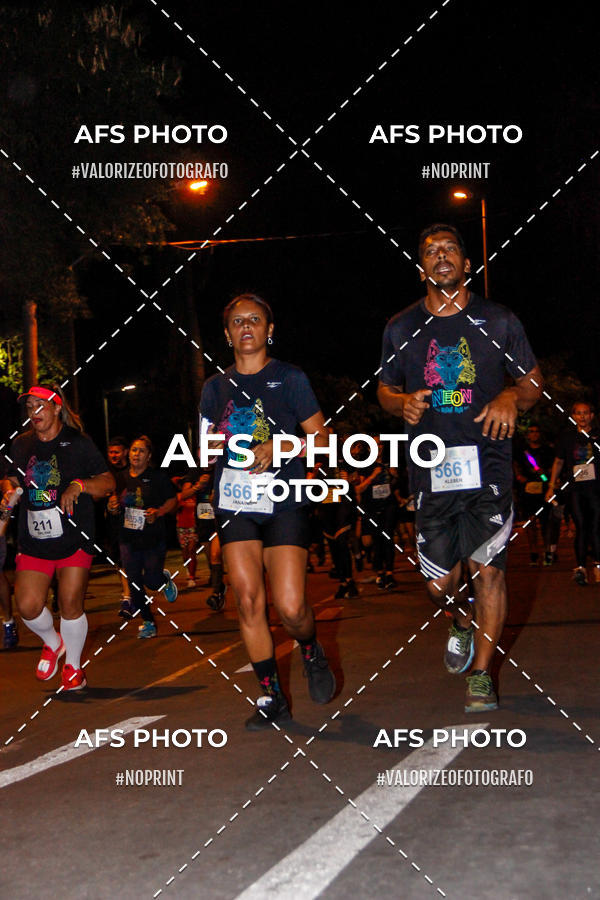 Achetez vos photos de l'vnementNeon Night Run 2019 - Belo Horizonte sur Fotop
