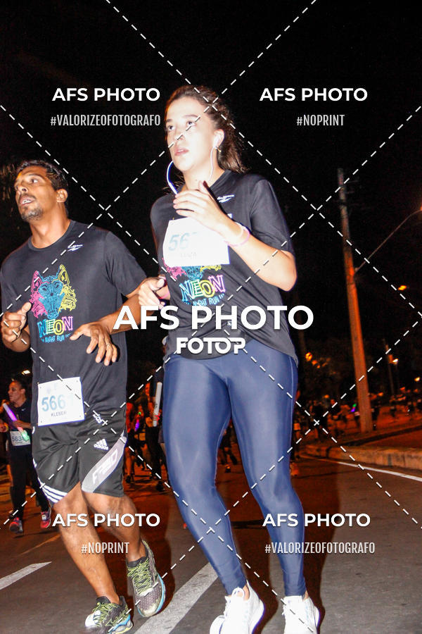 Achetez vos photos de l'vnementNeon Night Run 2019 - Belo Horizonte sur Fotop