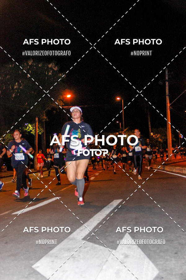 Achetez vos photos de l'vnementNeon Night Run 2019 - Belo Horizonte sur Fotop