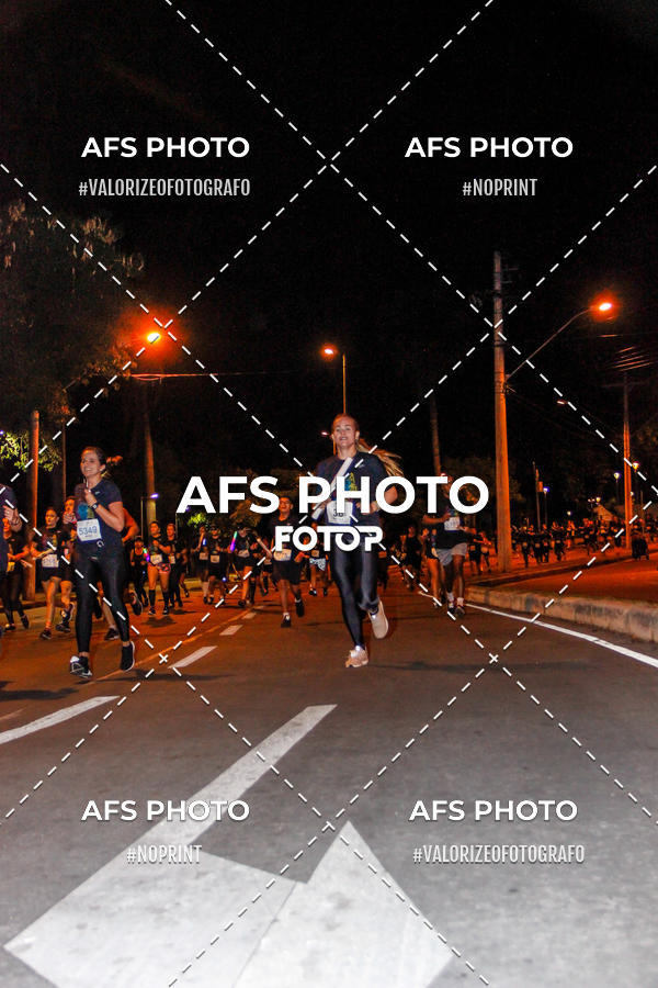 Achetez vos photos de l'vnementNeon Night Run 2019 - Belo Horizonte sur Fotop