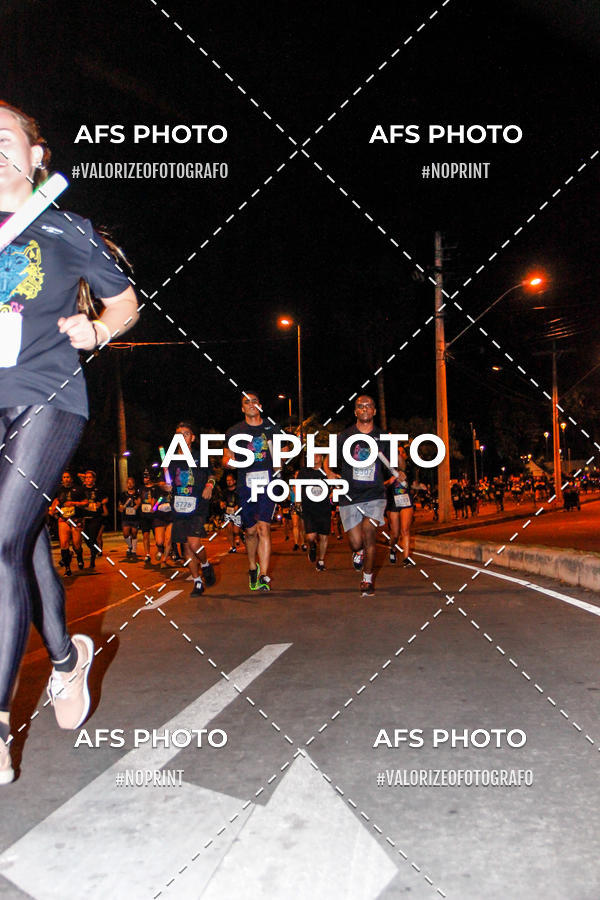 Achetez vos photos de l'vnementNeon Night Run 2019 - Belo Horizonte sur Fotop