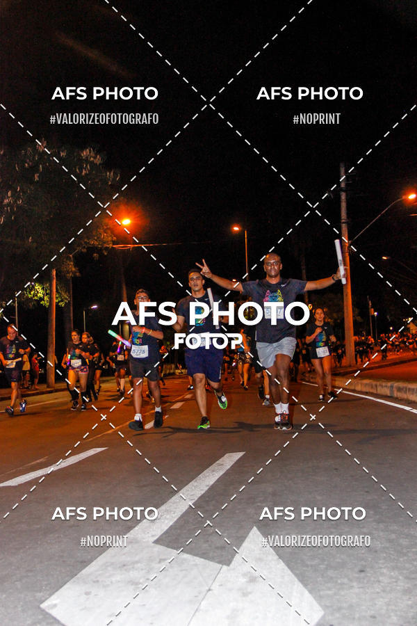 Achetez vos photos de l'vnementNeon Night Run 2019 - Belo Horizonte sur Fotop