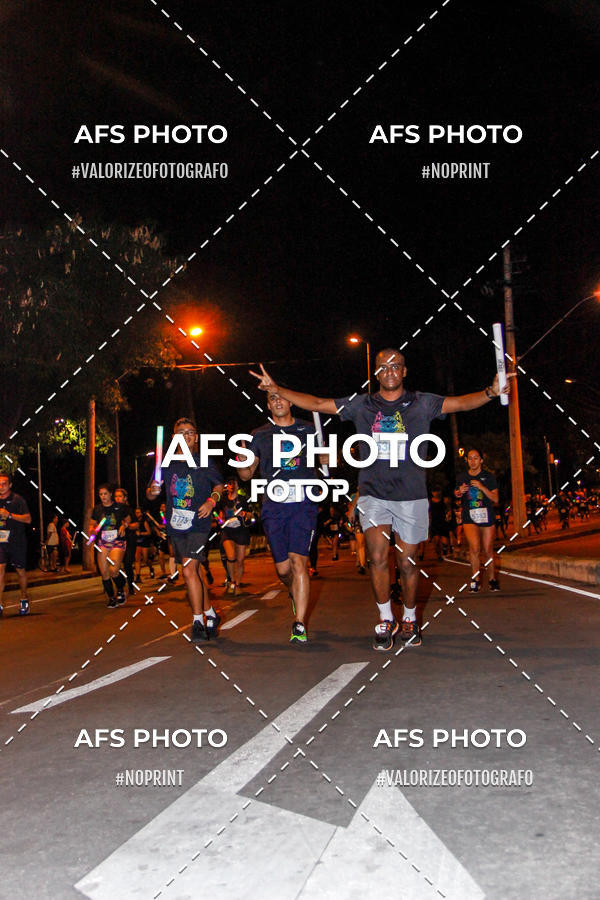 Achetez vos photos de l'vnementNeon Night Run 2019 - Belo Horizonte sur Fotop