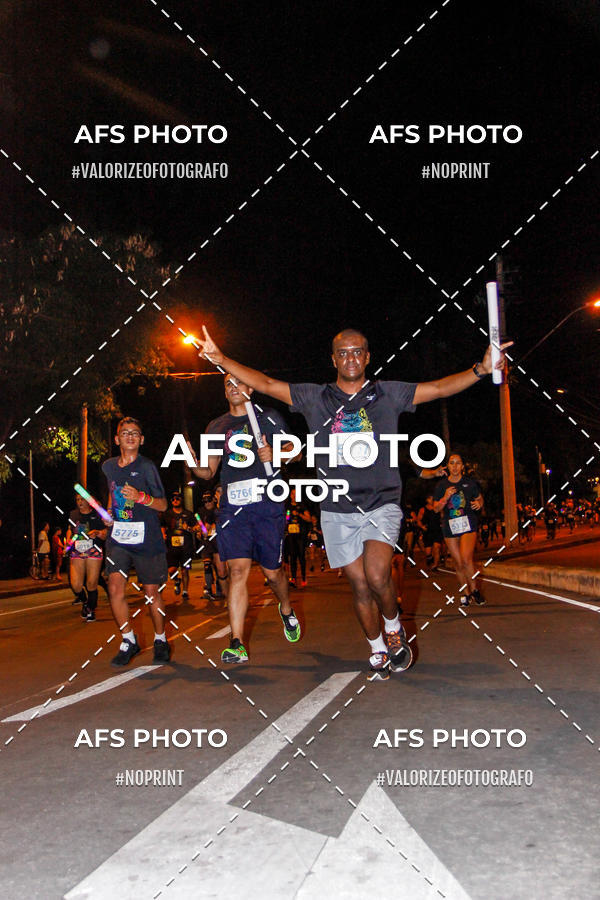Achetez vos photos de l'vnementNeon Night Run 2019 - Belo Horizonte sur Fotop