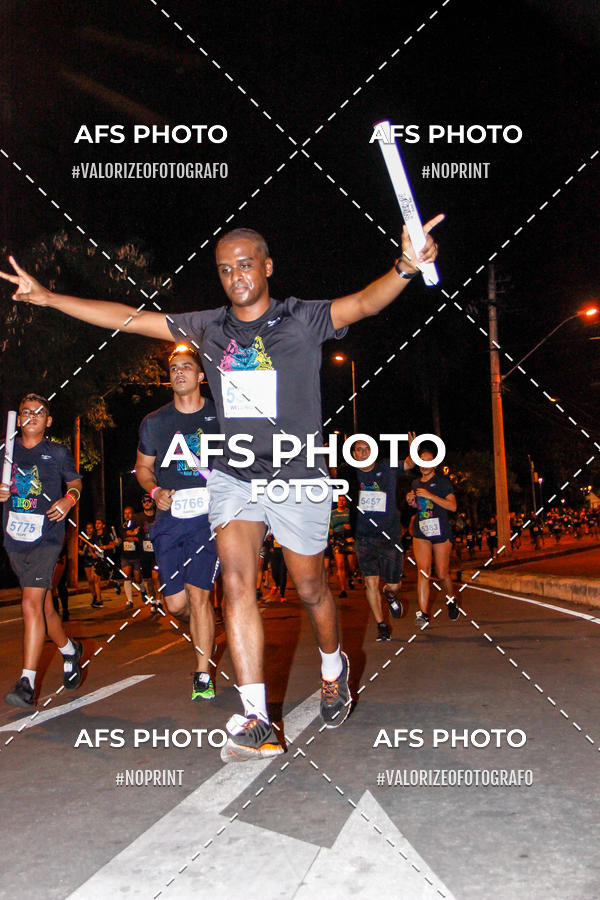 Achetez vos photos de l'vnementNeon Night Run 2019 - Belo Horizonte sur Fotop