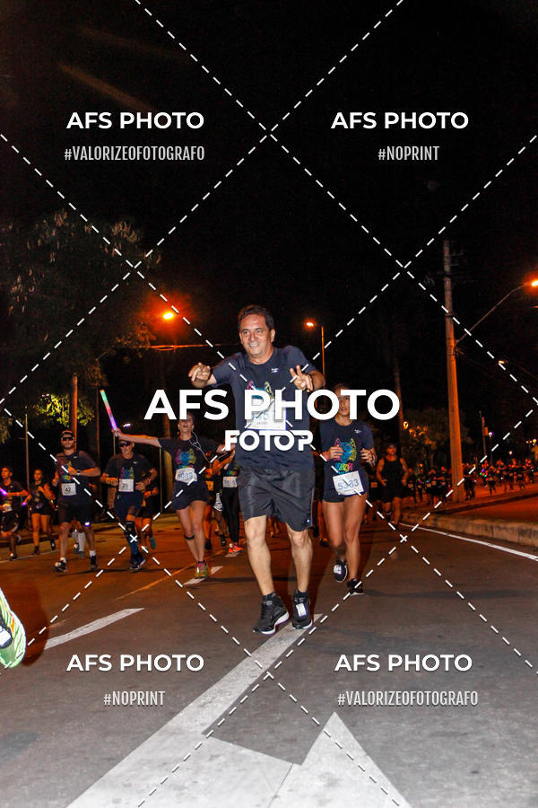 Achetez vos photos de l'vnementNeon Night Run 2019 - Belo Horizonte sur Fotop