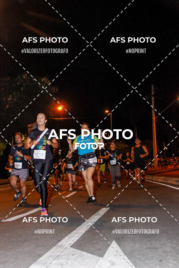 Achetez vos photos de l'vnementNeon Night Run 2019 - Belo Horizonte sur Fotop