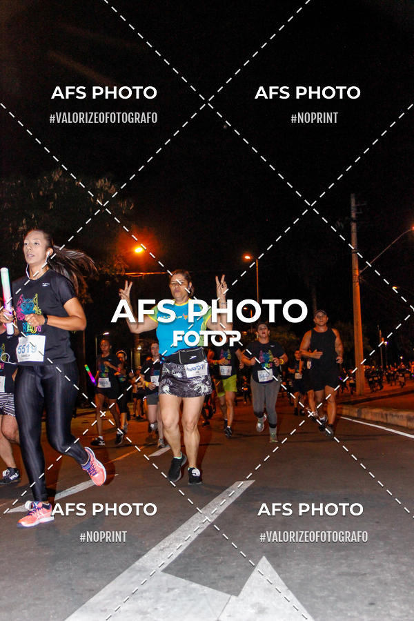 Achetez vos photos de l'vnementNeon Night Run 2019 - Belo Horizonte sur Fotop