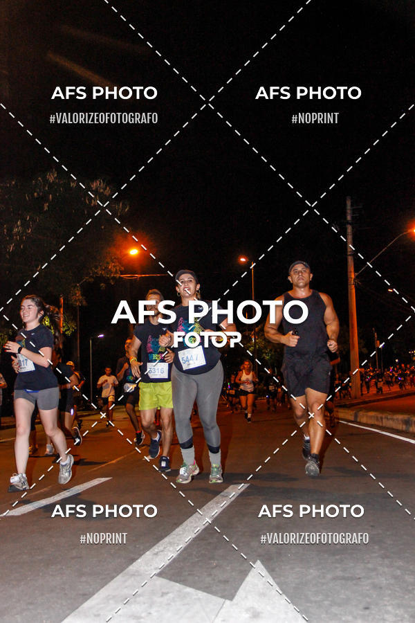 Achetez vos photos de l'vnementNeon Night Run 2019 - Belo Horizonte sur Fotop