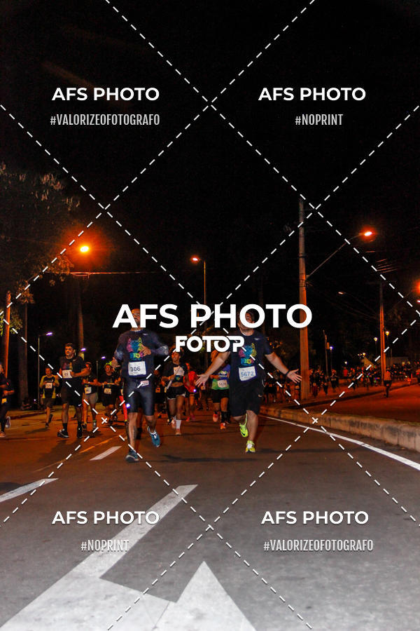 Achetez vos photos de l'vnementNeon Night Run 2019 - Belo Horizonte sur Fotop