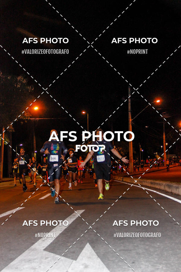 Achetez vos photos de l'vnementNeon Night Run 2019 - Belo Horizonte sur Fotop