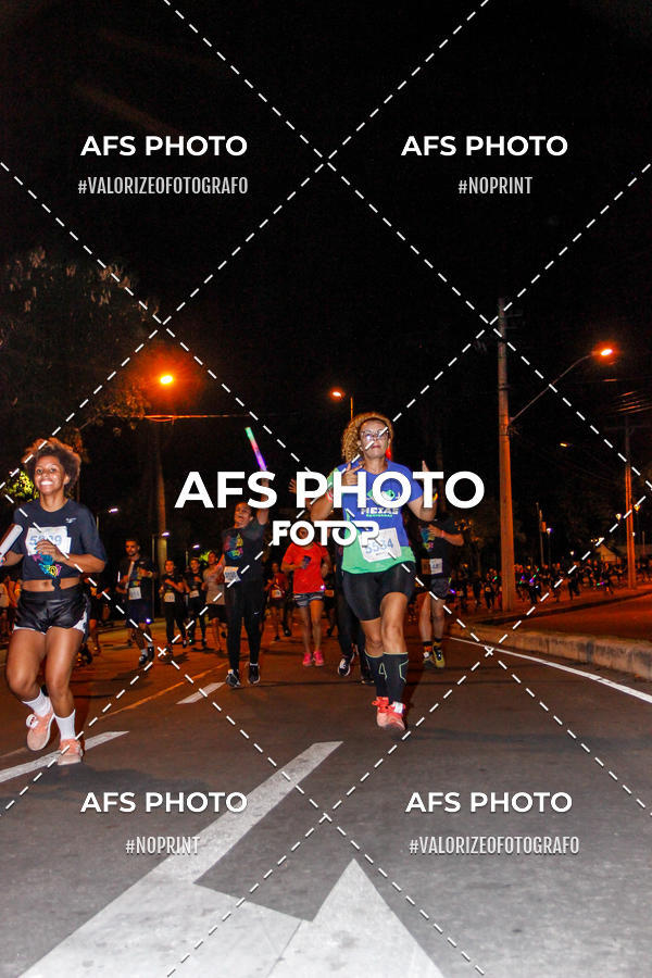 Achetez vos photos de l'vnementNeon Night Run 2019 - Belo Horizonte sur Fotop