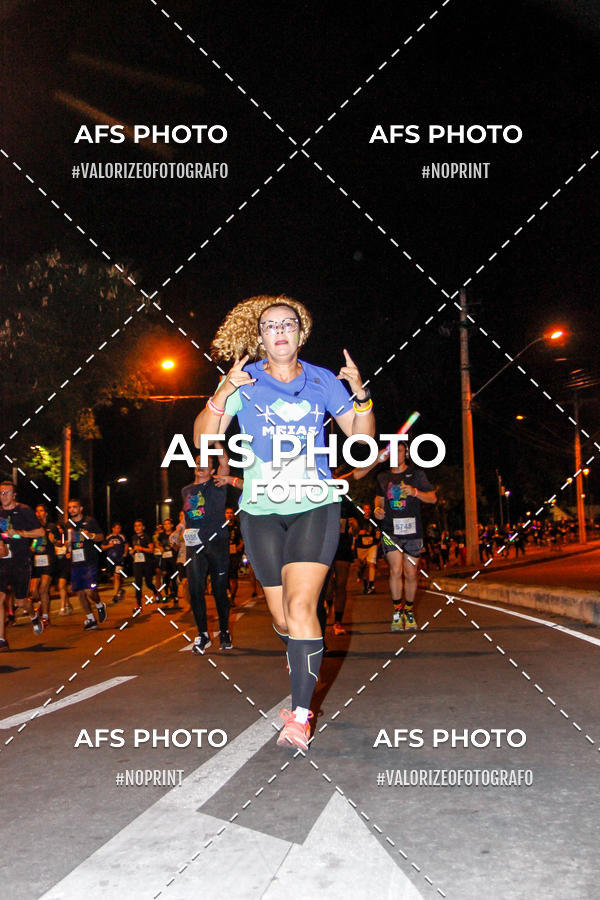 Achetez vos photos de l'vnementNeon Night Run 2019 - Belo Horizonte sur Fotop