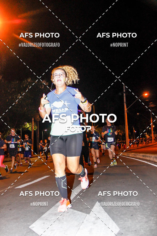 Achetez vos photos de l'vnementNeon Night Run 2019 - Belo Horizonte sur Fotop