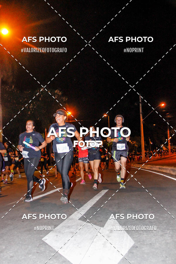Achetez vos photos de l'vnementNeon Night Run 2019 - Belo Horizonte sur Fotop