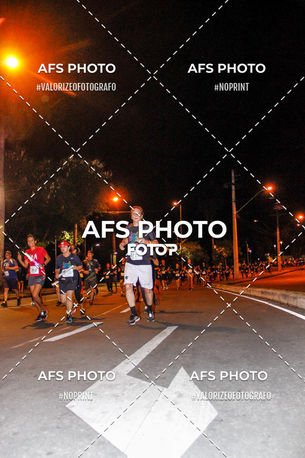 Achetez vos photos de l'vnementNeon Night Run 2019 - Belo Horizonte sur Fotop