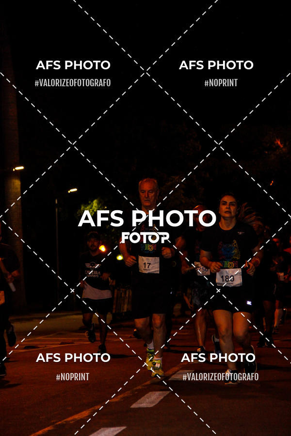 Achetez vos photos de l'vnementNeon Night Run 2019 - Belo Horizonte sur Fotop