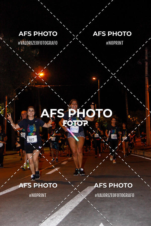 Achetez vos photos de l'vnementNeon Night Run 2019 - Belo Horizonte sur Fotop