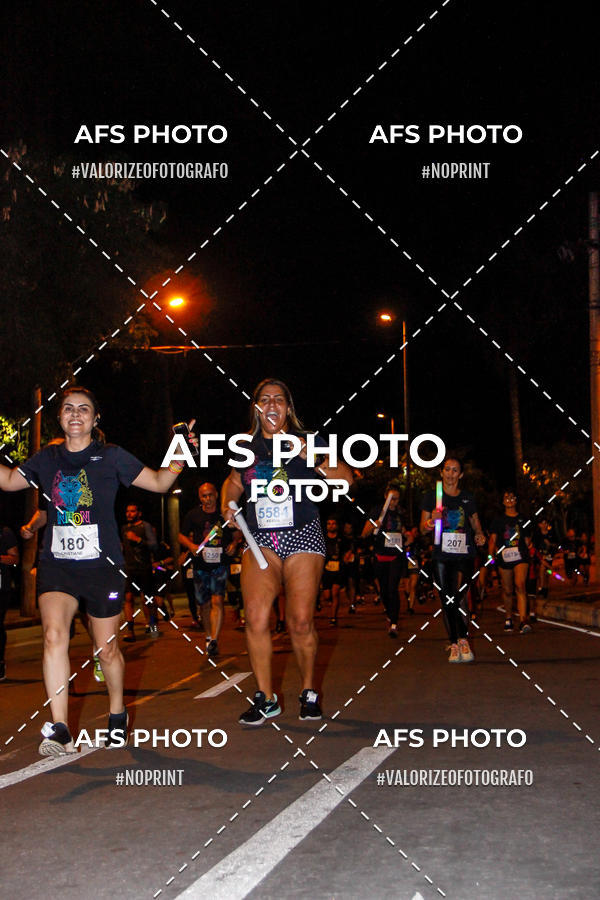 Achetez vos photos de l'vnementNeon Night Run 2019 - Belo Horizonte sur Fotop