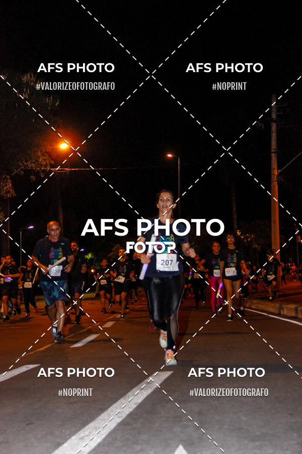 Achetez vos photos de l'vnementNeon Night Run 2019 - Belo Horizonte sur Fotop