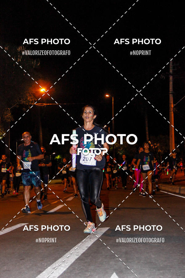 Achetez vos photos de l'vnementNeon Night Run 2019 - Belo Horizonte sur Fotop