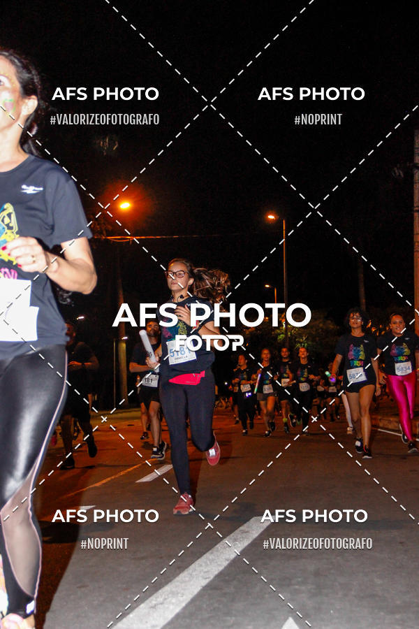 Achetez vos photos de l'vnementNeon Night Run 2019 - Belo Horizonte sur Fotop